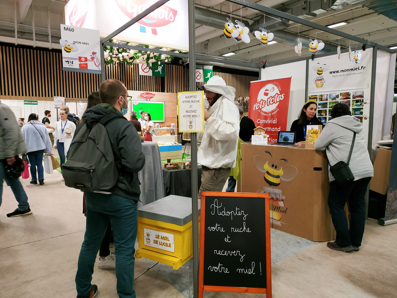 チョコレート、お菓子、ジャム、ハチミツ、チーズ、パン、お茶、コーヒーと、食品は充実のラインアップ