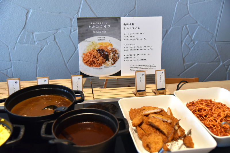 朝食は「トルコライス」から長崎名産のかまぼこ、長崎野菜まで揃っていた