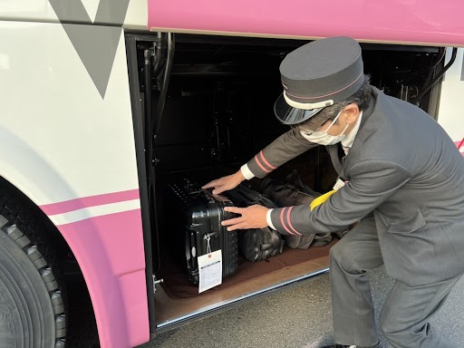 当日20時までに手荷物をホテルに配送