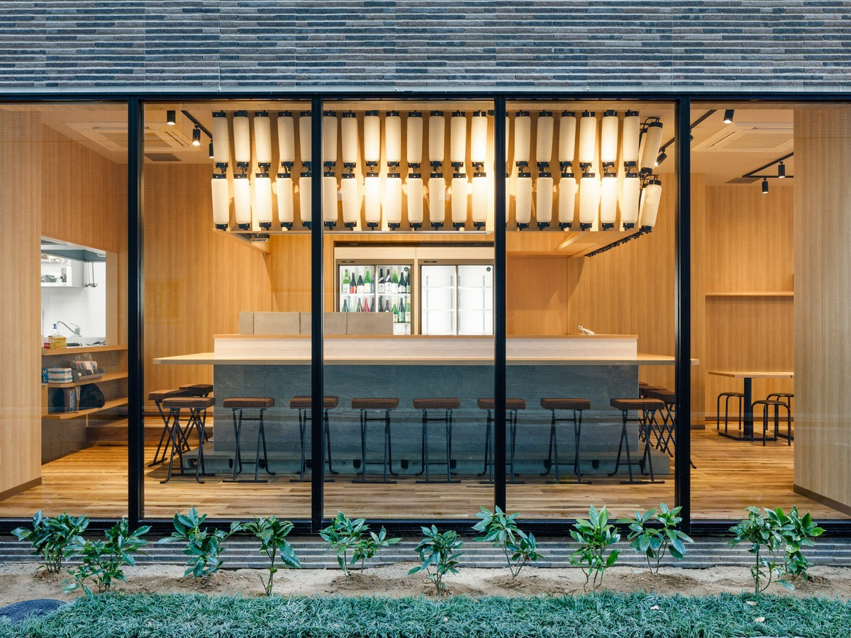 1階レストラン「炉端焼き にし山」