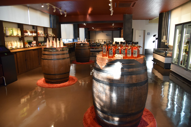 併設するショップでは限定品なども含みほぼ全銘柄が購入できる