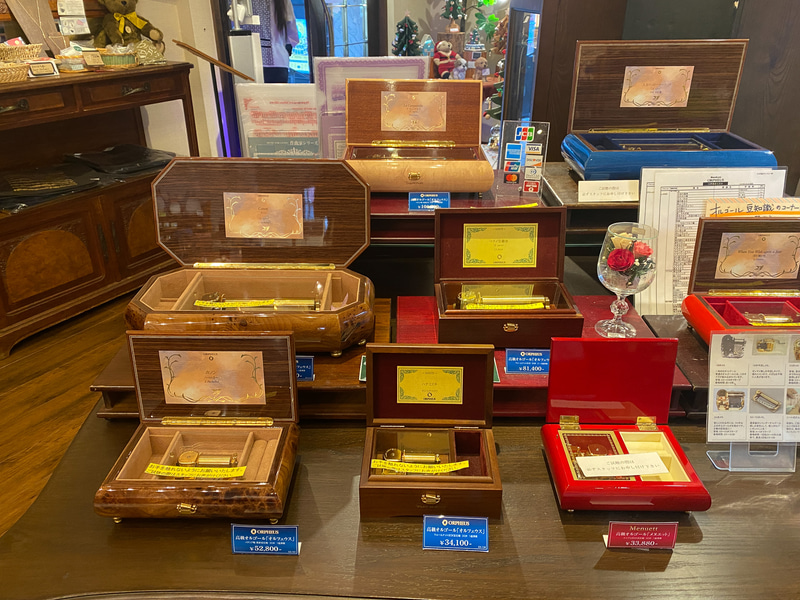 アンティークオルゴールも、有料で聞くことができます（非売品）