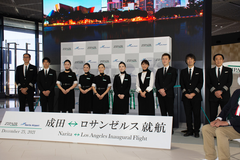 出発ロビーで就航式典を実施