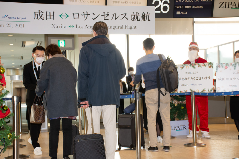 26番ゲートで西田氏らが利用者を見送った