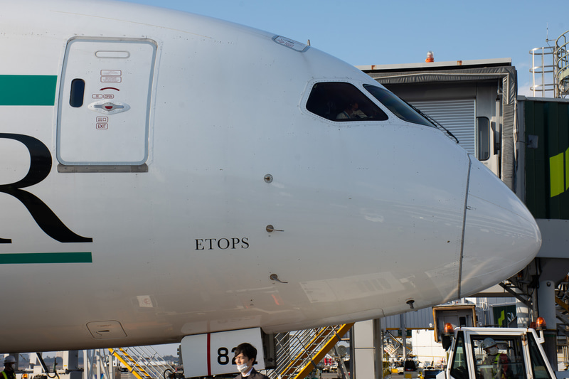 ZG24便が53名の乗客を乗せてロサンゼルスへ飛び立った