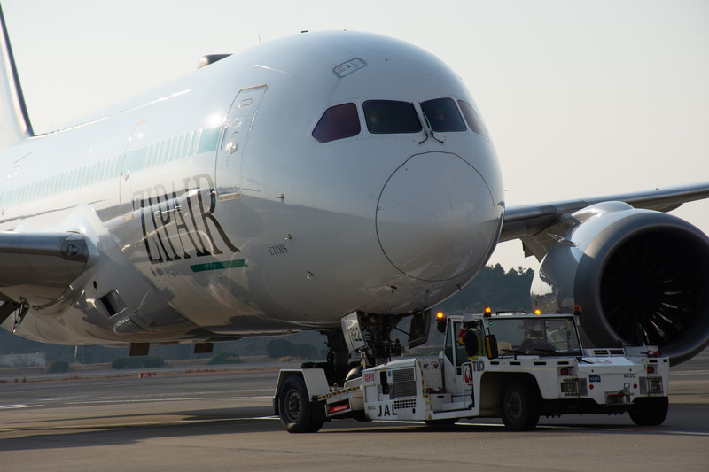 ZG24便が53名の乗客を乗せてロサンゼルスへ飛び立った