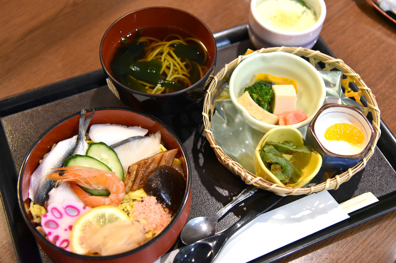 団体向けの「ばら寿司御膳」