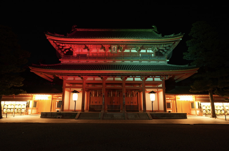 ネイキッドは平安神宮の夜間参拝イベント「NAKEDヨルモウデ 平安神宮2022」を実施する