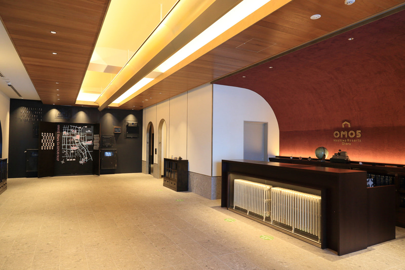 フロントのあるスペースはOMOベースと呼ばれる旅の計画を立てられるスペースとなっている