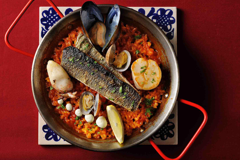 骨まで食べれるように開発された「ニシンのミックスパエリア」