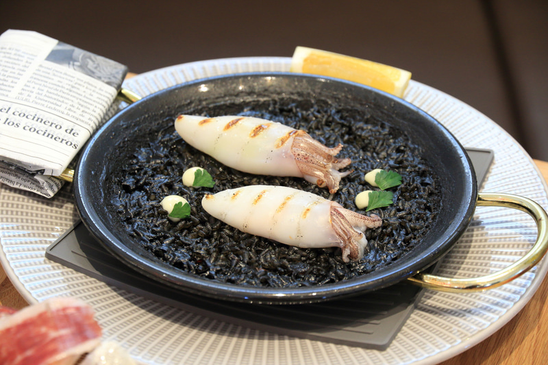 イカ墨のパエリア