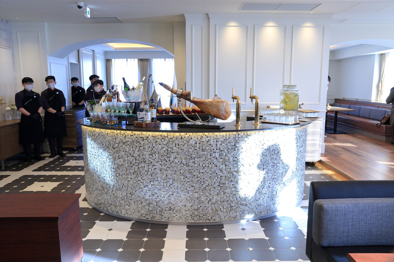 ドリンクコーナーにはアルコールも充実