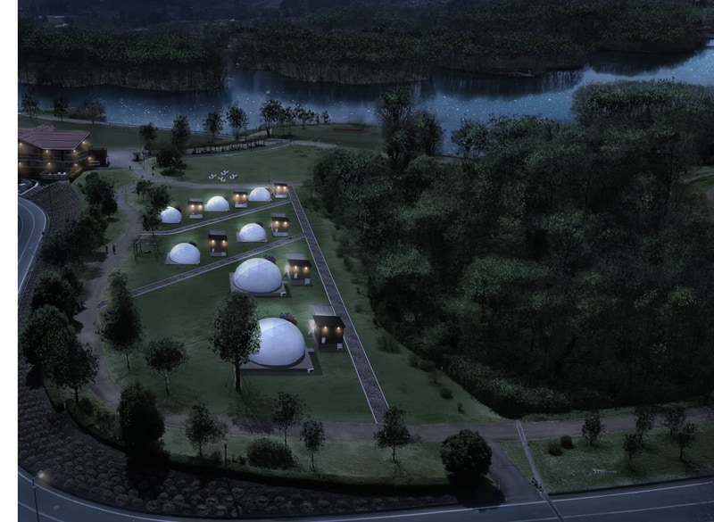 半球体の大型グランピングドームテントが7つ