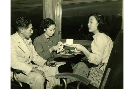 シートサービス「走る喫茶室」提供当時のロマンスカー車内の様子