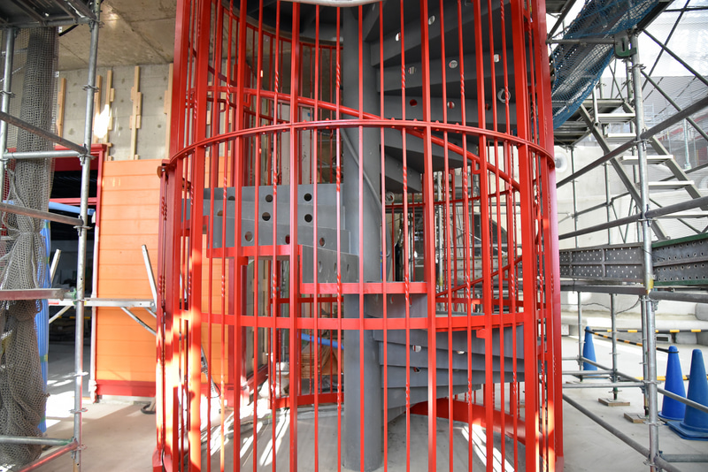 「ジブリの大倉庫エリア」。らせん階段は「三鷹の森ジブリ美術館」を彷彿させる