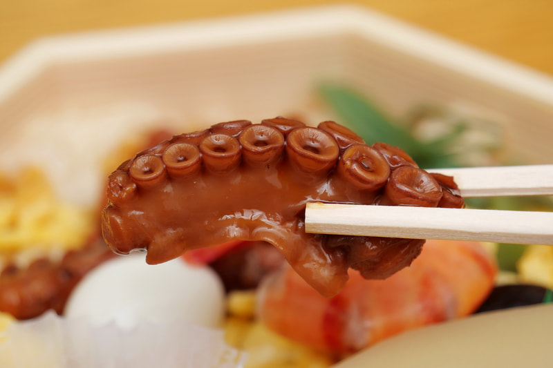 甘みの強い味付けで煮込まれた煮だこは、適度な弾力を残しつつも柔らかい食感でとても食べやすく、噛むごとにたこの旨味が広がる