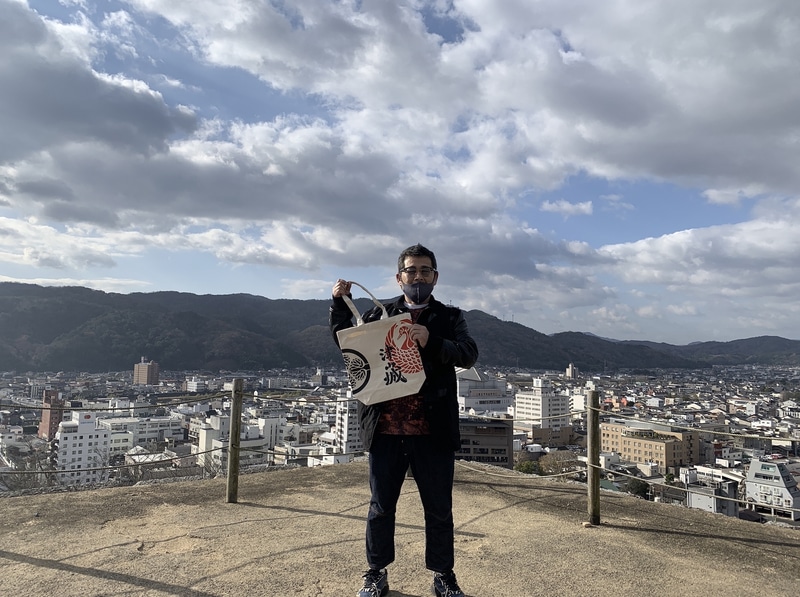 「水曜どうでしょう」のディレクター・藤村さんが津山市を訪れセレクトした産品と観光地を紹介