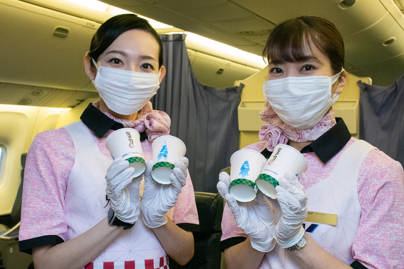 エプロンは細部まで細かい作り。ポケットには小さくなった禰豆子が収まっている（よくみると全身描かれている）