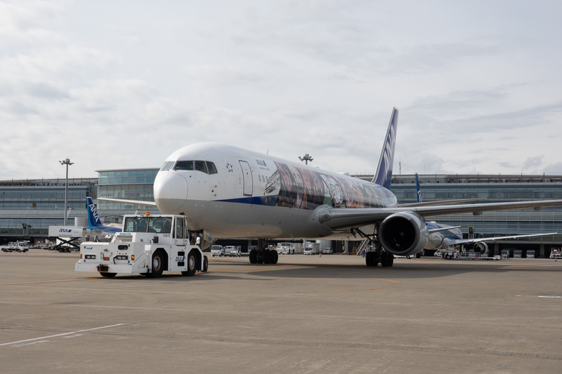 プッシュバック。ちょうど第2ターミナルを背にした位置に