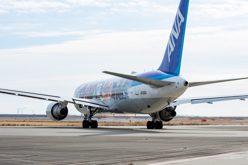 滑走路へ向かう鬼滅の刃じぇっと