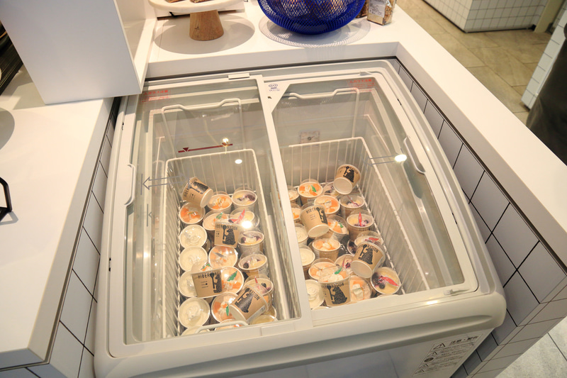 冬でも温かい部屋でアイスクリームを食べるのが北海道の常識