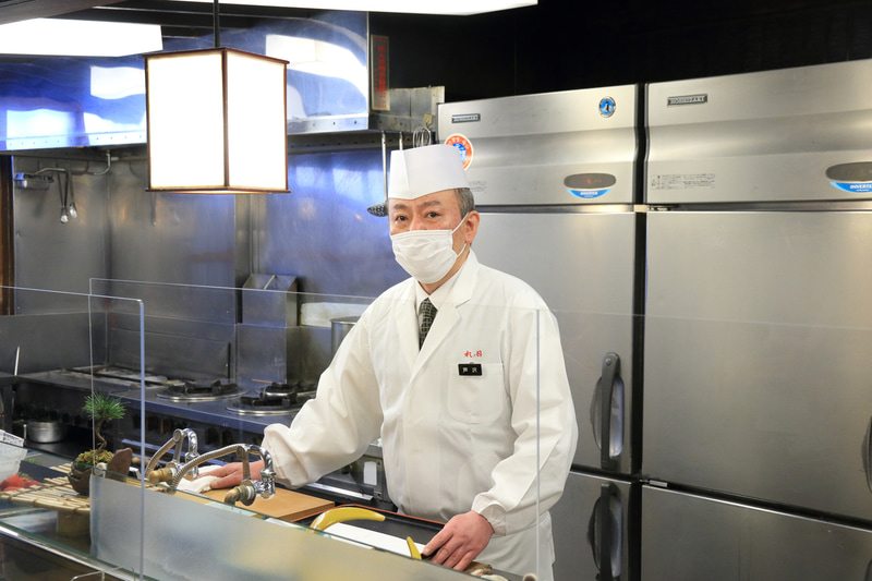 料亭〆パフェについて杉ノ目の料理長 芦沢氏は「試行錯誤しながらお椀を使うというコンセプトに合う見た目をいろいろ考えた」とコメント。季節に応じて食材やお椀も変えていきたいと語った