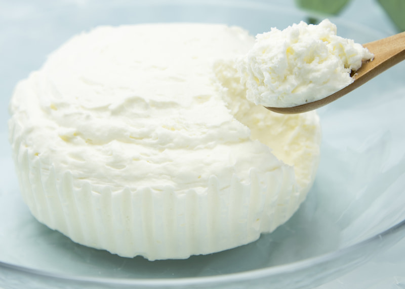 「やぎミルクのレアチーズケーキ」（1620円）