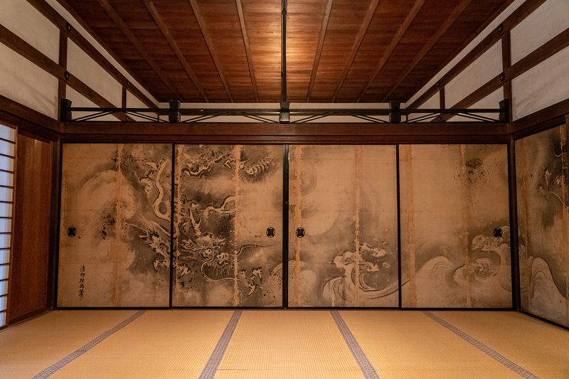 大徳寺大光院の襖絵「雲龍画」