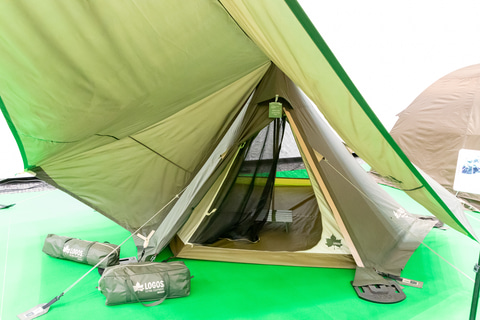 ロゴスの秋冬キャンプ新製品を見てきた！ 八角形どんぐりテントや肩が