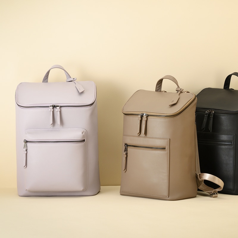 すべてのビジネスリュックシリーズにPC収納部などのさまざまなポケットを搭載する