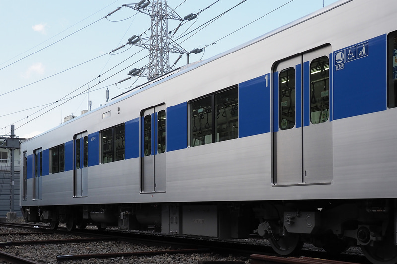 新型6500形が走る都市の一部としての存在感を表現しているというスマートでムダのないデザイン