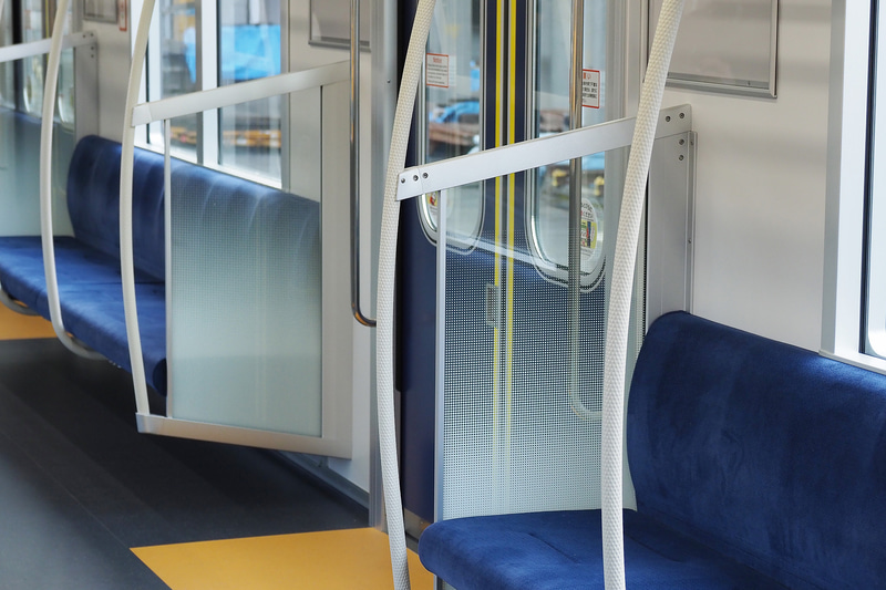 大型化された袖仕切も圧迫感を感じない