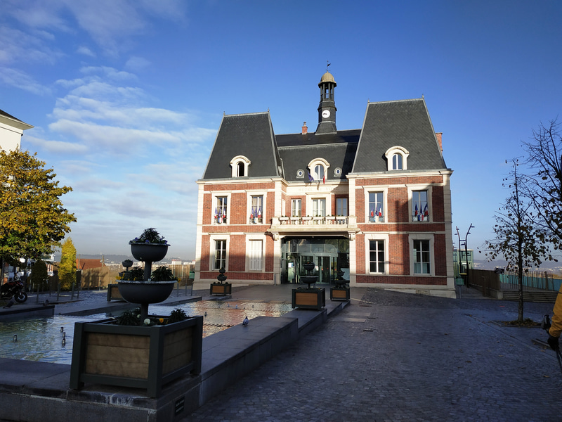 ノアジー＝ル＝グラン市役所