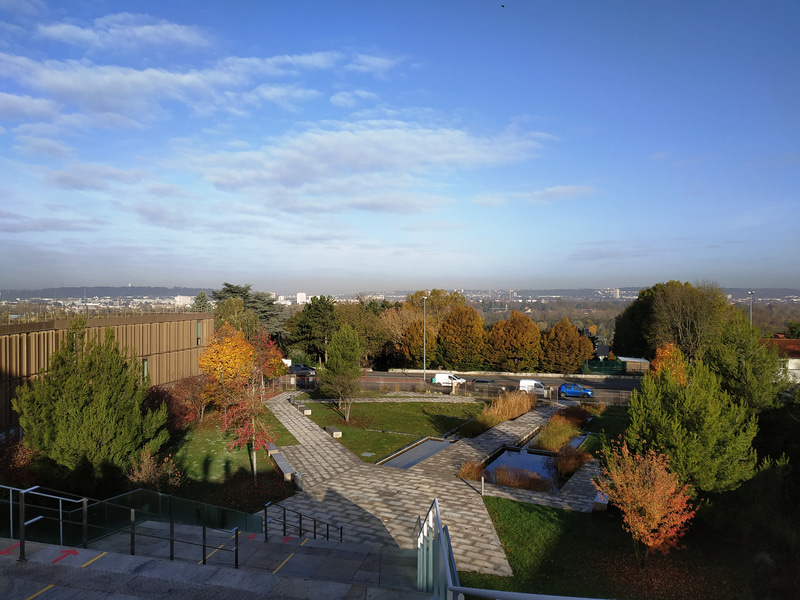 市役所の裏を下っていきます