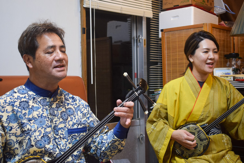 お父さんと娘さん（先生）の歌で雰囲気もいっそう盛り上がる