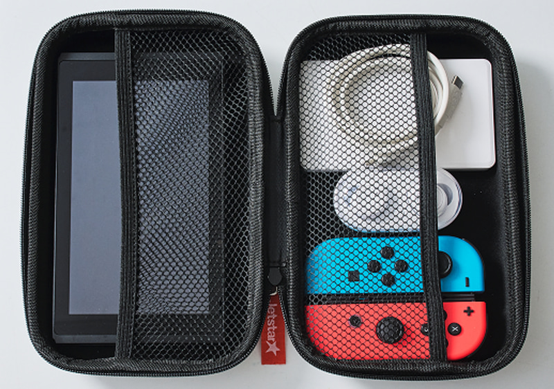 中身の見やすいメッシュポケット