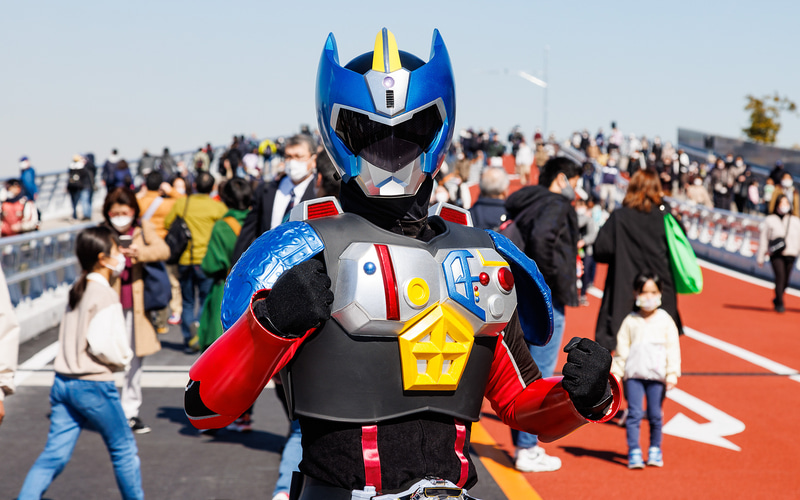 川崎市田島地区の交通安全を啓発する「仮面ウォーカー タージマン」