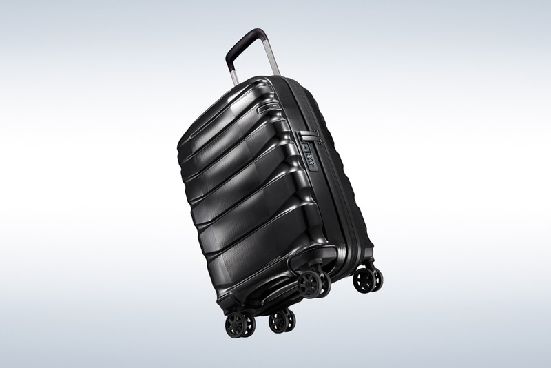 「クロスファイバー」をボディに初めて使用する