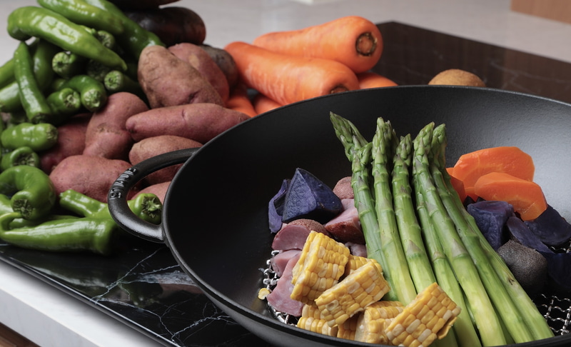 朝食では北海道各地の食材を使った料理をバイキングで提供