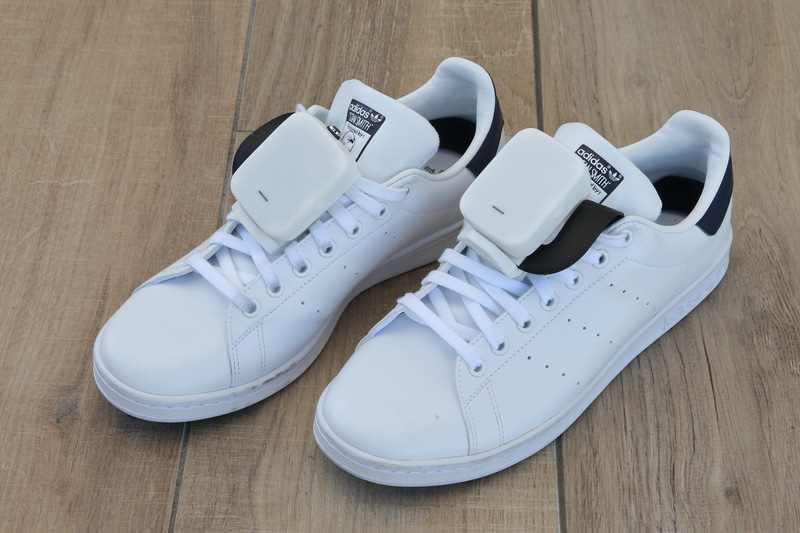 甲につけるモーションセンサーコンパスはジャマにならない小型サイズ