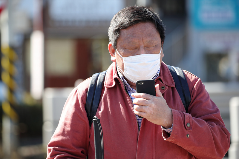 スマートフォンのカメラで状況を伝え、オペレーターの指示を受けながら目的地へ向かう