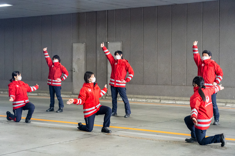 お見送りダンスを披露したJALのダンスチーム