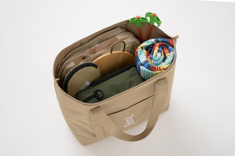 キャンプの小物を詰め込むのにちょうどよいサイズ感