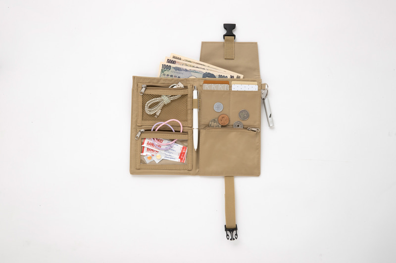 大きく開いていろいろ収納できる作り