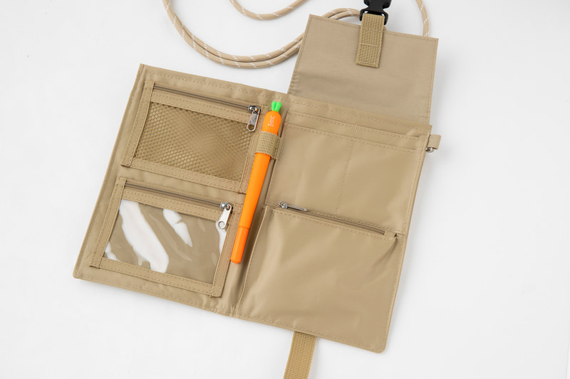 宝島チャンネル限定のベージュを購入するとニンジンボールペンが付いてくる