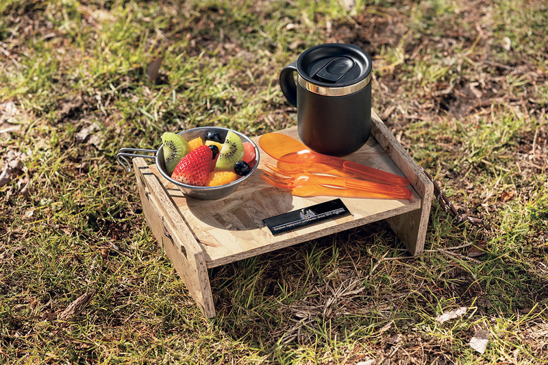 「BE-PAL」4月号の特別付録としてogawaとコラボしたソロキャン・アウトドアテーブルを同梱した