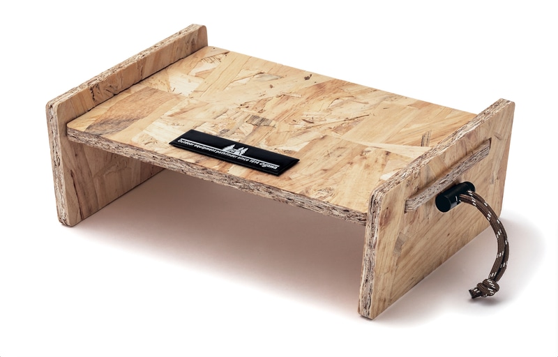 木材を破片状にして接着剤・高温プレス処理で板材にしたOSB合板を採用