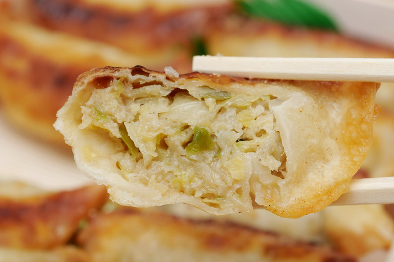 野菜多めの餡もあっさりとした味わいの要因で、10個でもペロッと食べられる。きつい匂いもないため、新幹線の車内でも安心だ