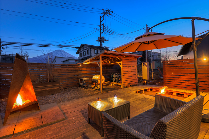 河口湖ICから3分で富士山を臨めるグランピング施設