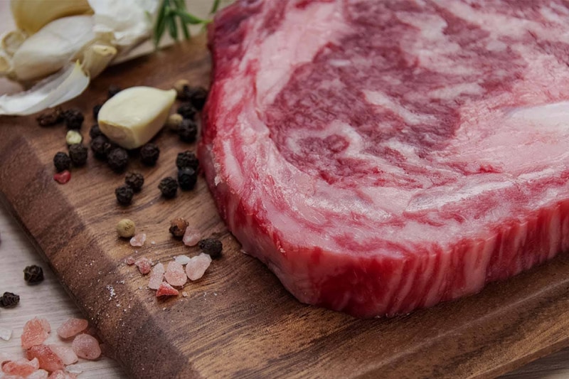 地元産の食材にこだわったBBQも提供